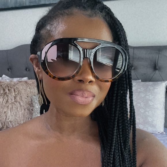 New Arrival Sunglasses “The Drip” in Tortoise - Picture 8 of 10